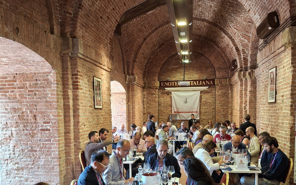 AMPV entrega diplomas do Concurso Internacional Città del Vino na Agroglobal